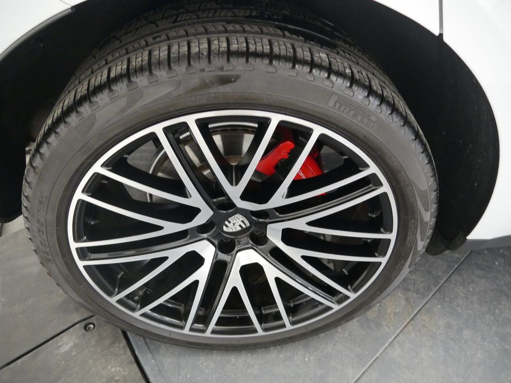 Thumbnail: 2023 Porsche Macan - 15