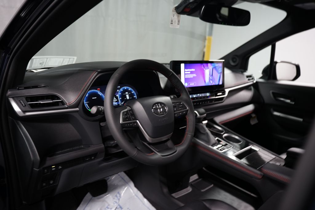 2025 Toyota Sienna XSE 11