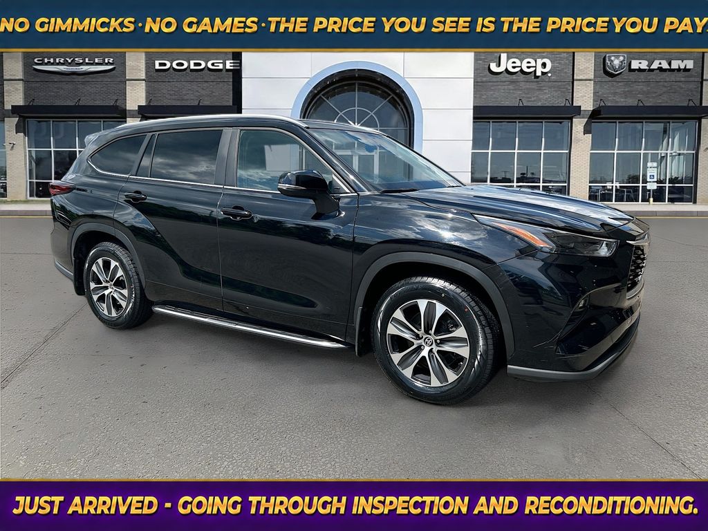 Midnight Black Metallic 2024 Toyota Highlander SUV / Crossover Front-Wheel Drive 8-Speed Automatic