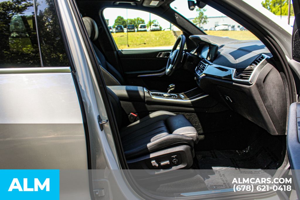Used 2022 White BMW sDrive40i image 21