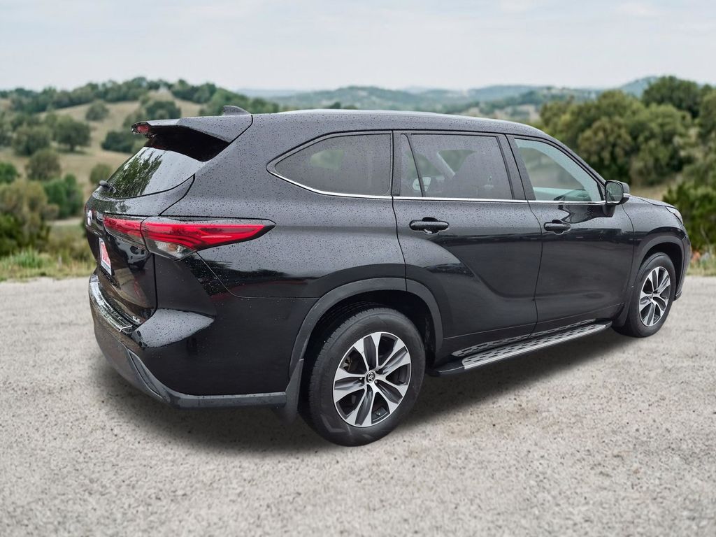 Used Car 2022 Toyota Highlander  Xle For Sale Under $30,000 In Austin, Texas
