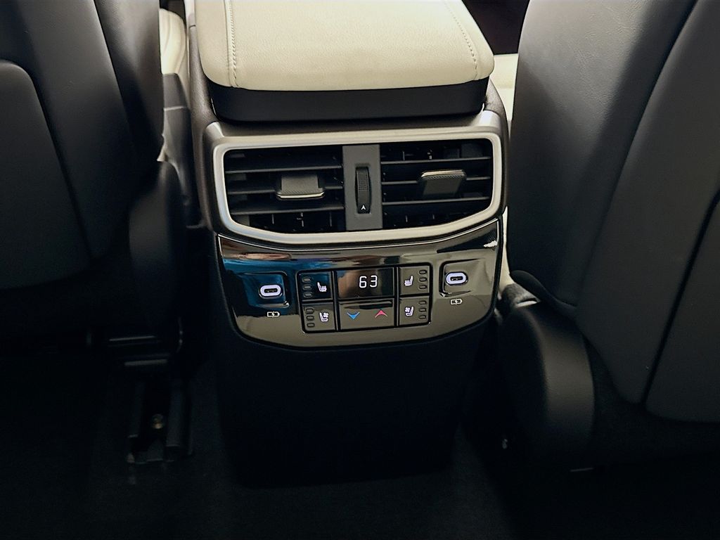 2025 Lexus RX  18