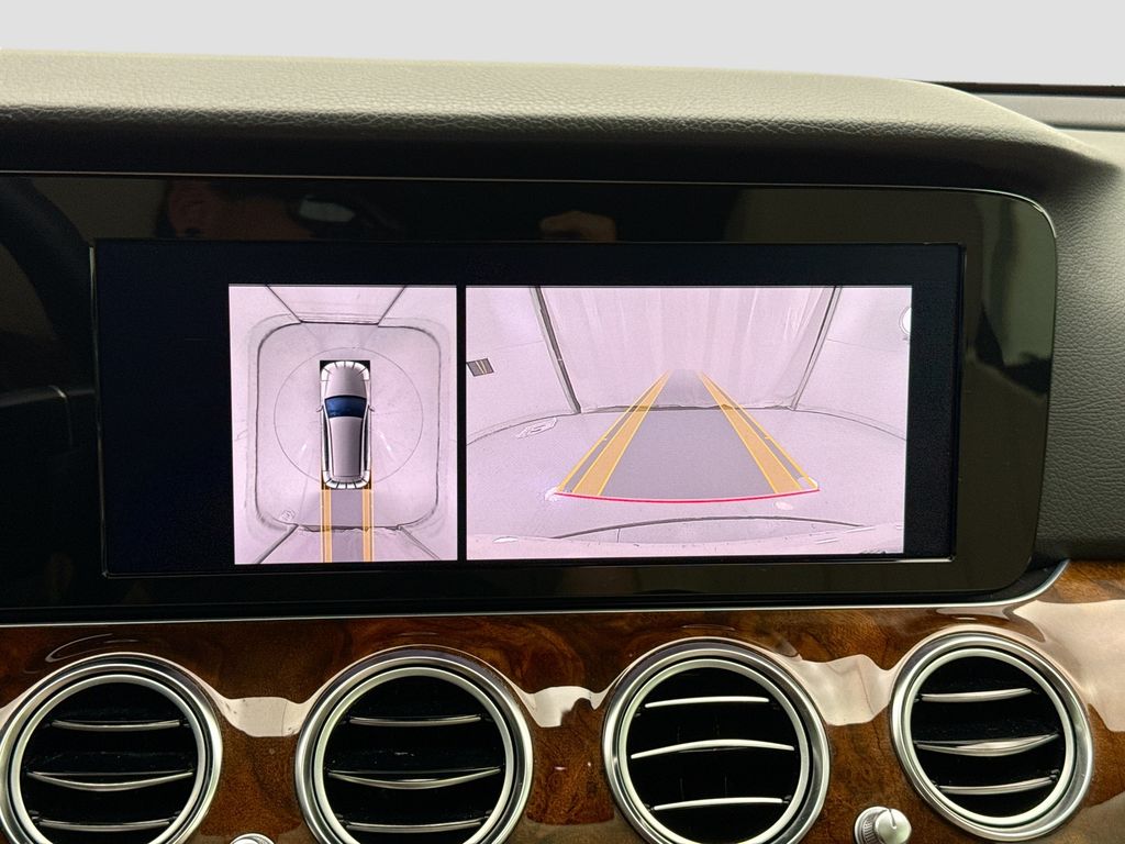 Thumbnail: 2019 Mercedes-Benz E-Class - 15