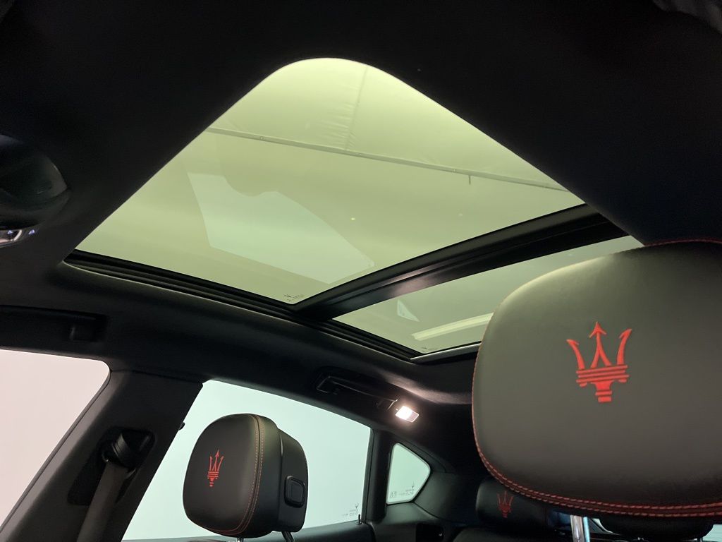 Thumbnail: 2022 Maserati Levante - 21