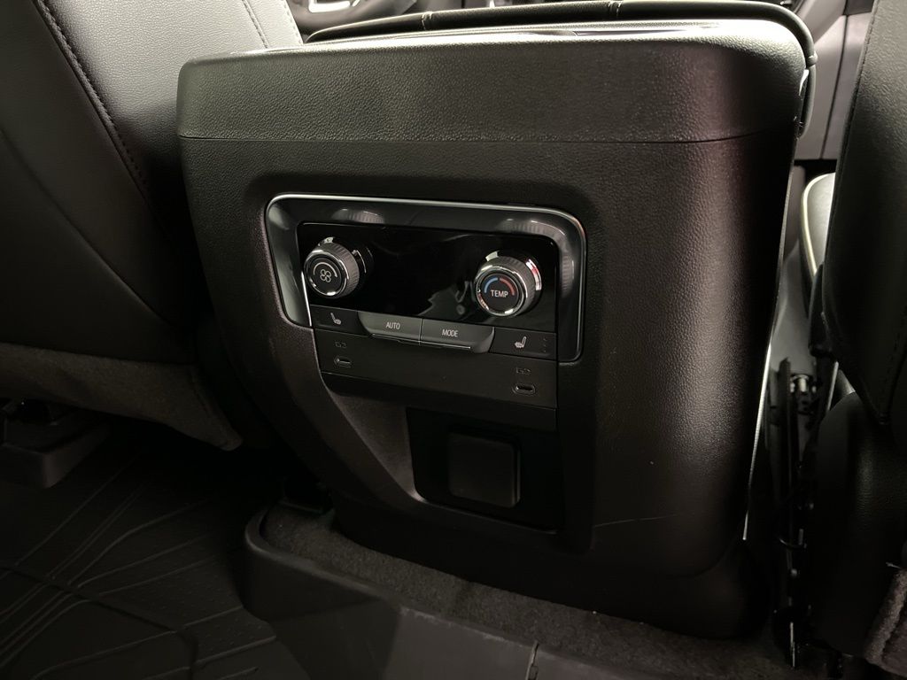 2025 Chevrolet Suburban Premier 9