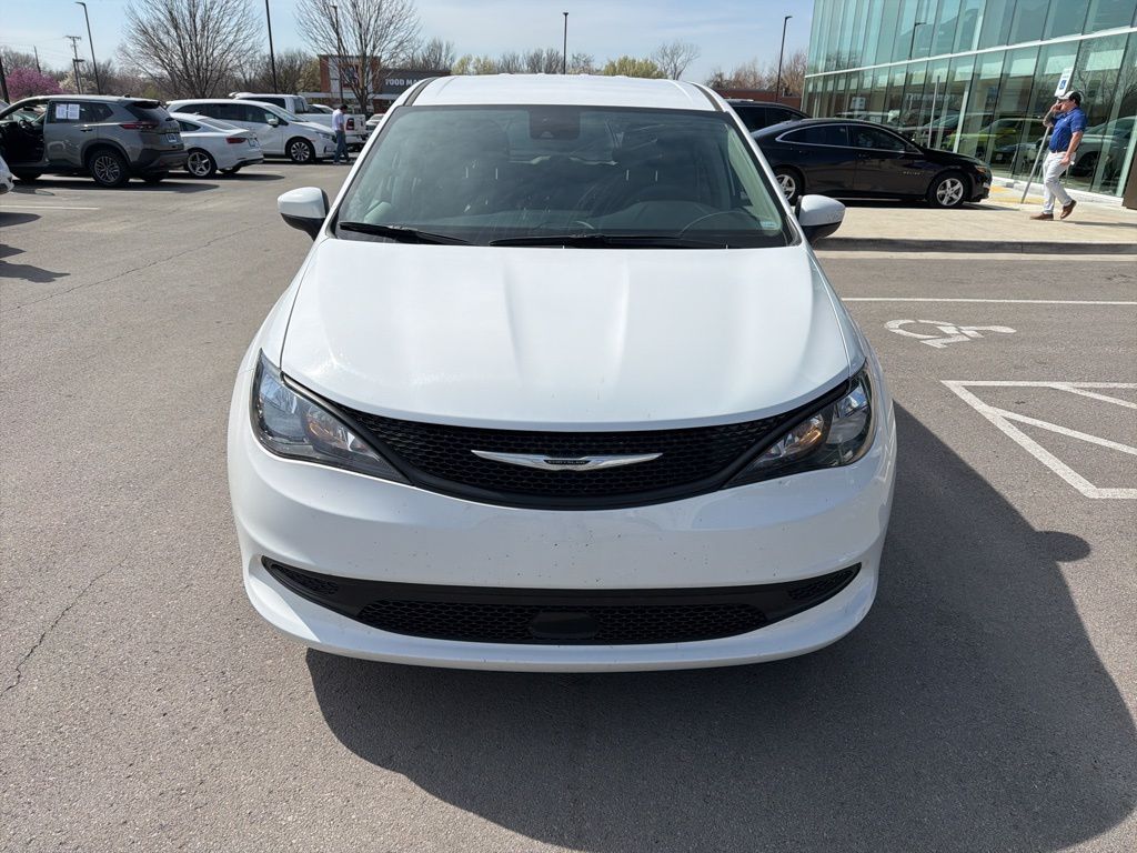 2023 Chrysler Voyager