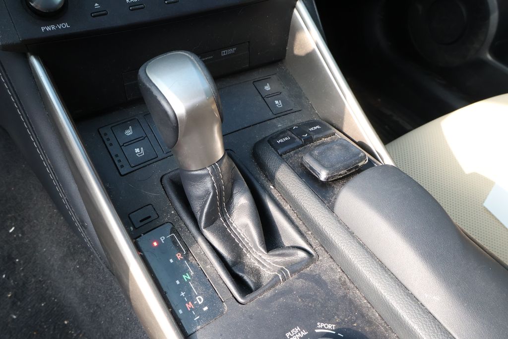 Thumbnail: 2015 Lexus IS - 25