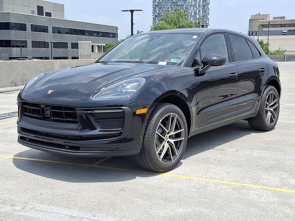 Thumbnail: 2025 Porsche Macan - 1