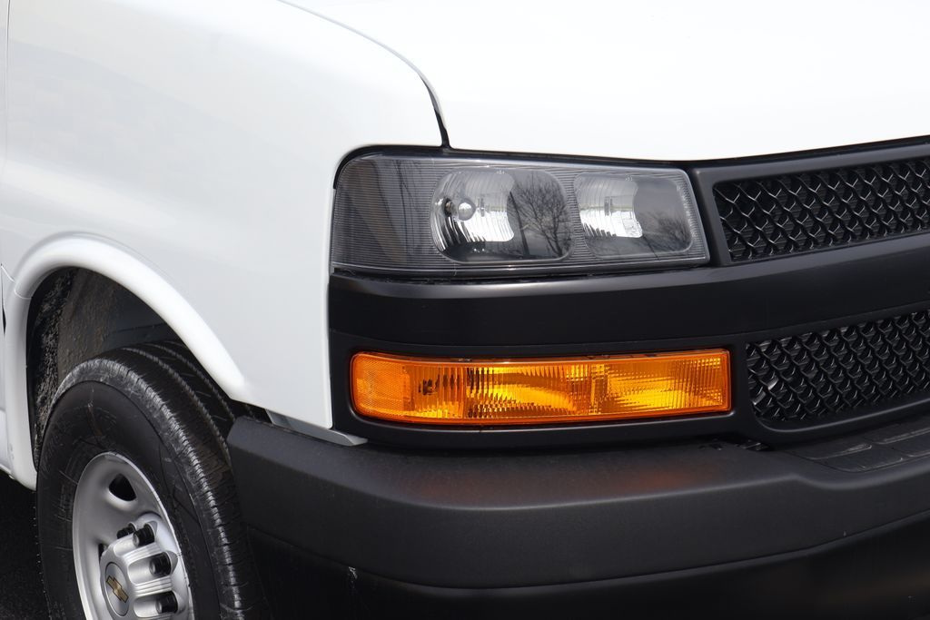 Thumbnail: 2026 Chevrolet Express - 3