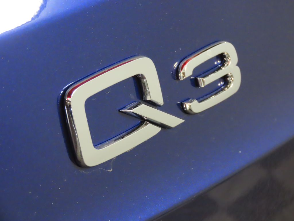 Thumbnail: 2025 Audi Q3 - 9