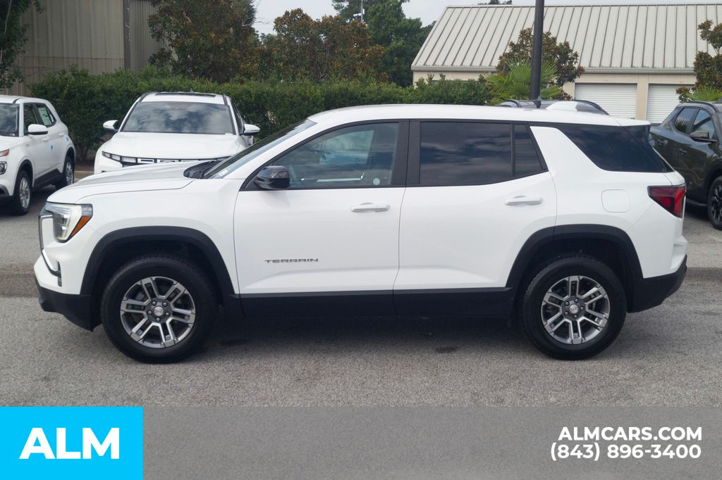 Used 2025 White GMC Elevation image 10