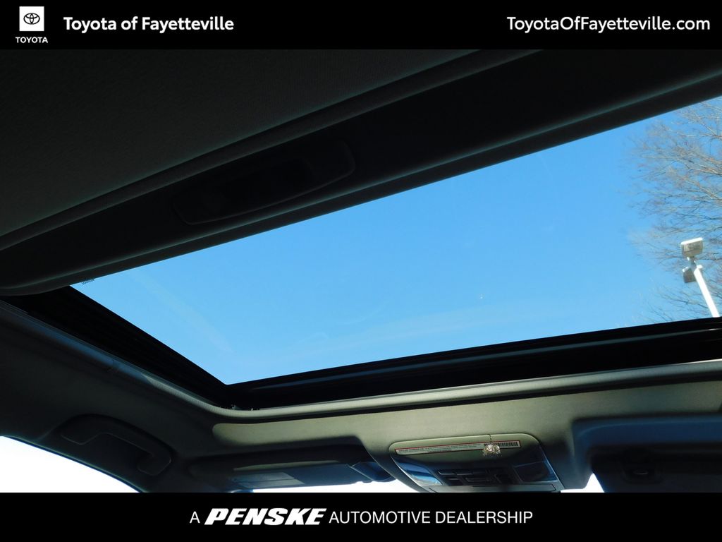 Thumbnail: 2020 Toyota RAV4 - 6