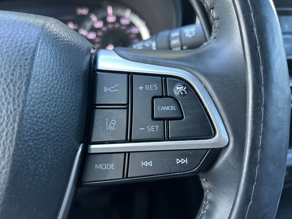 2024 Toyota Highlander LE 25