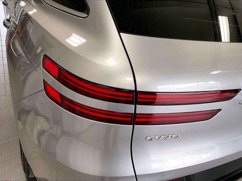 2025 Genesis GV70 — photo 32