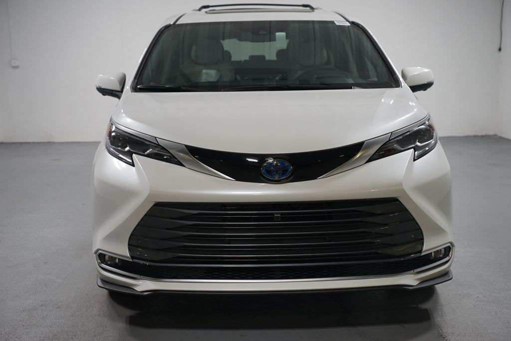 Thumbnail: 2025 Toyota Sienna - 2
