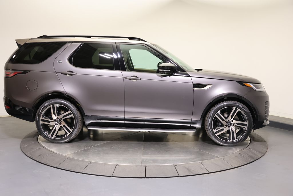 Thumbnail: 2026 Land Rover Discovery - 6