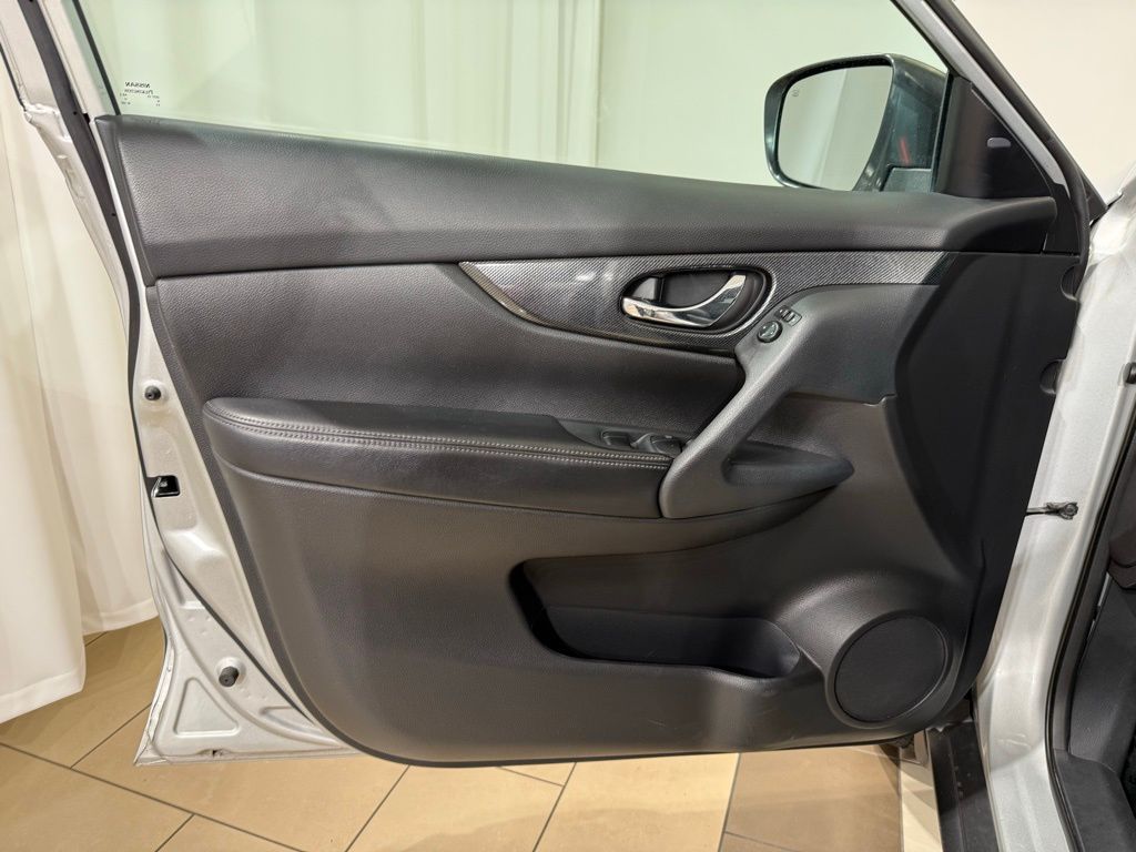 2016 Nissan Rogue SL 15