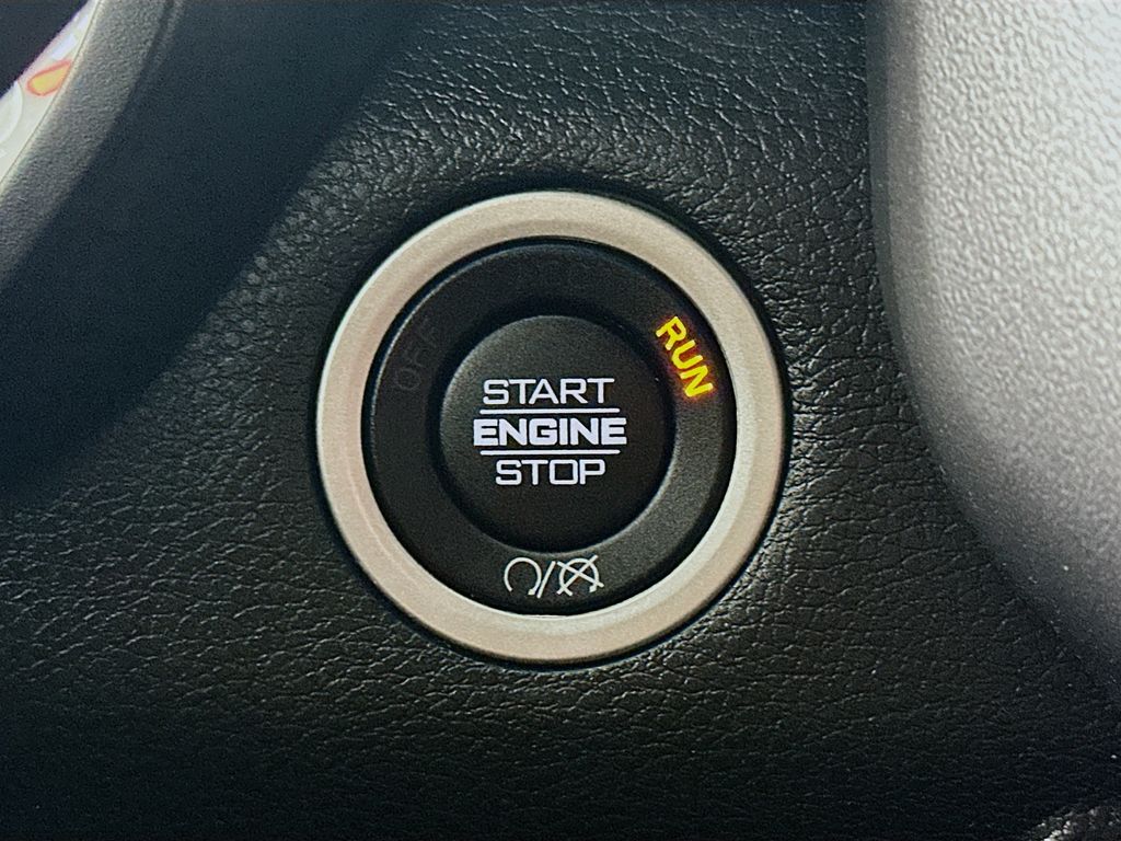 Used 2022 White Ram Big Horn image 27