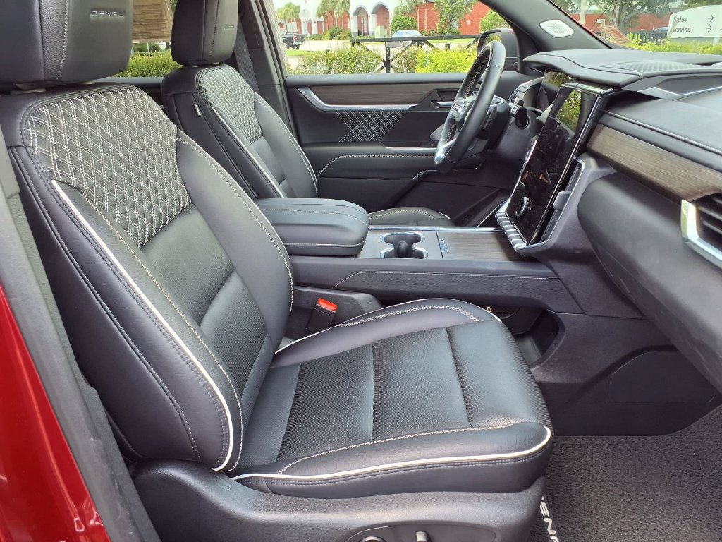 Used 2025 GMC Acadia SUV