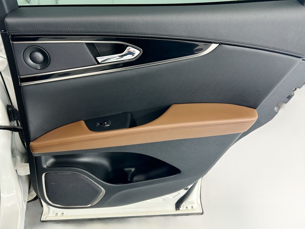 Thumbnail: 2022 Lincoln Nautilus - 27