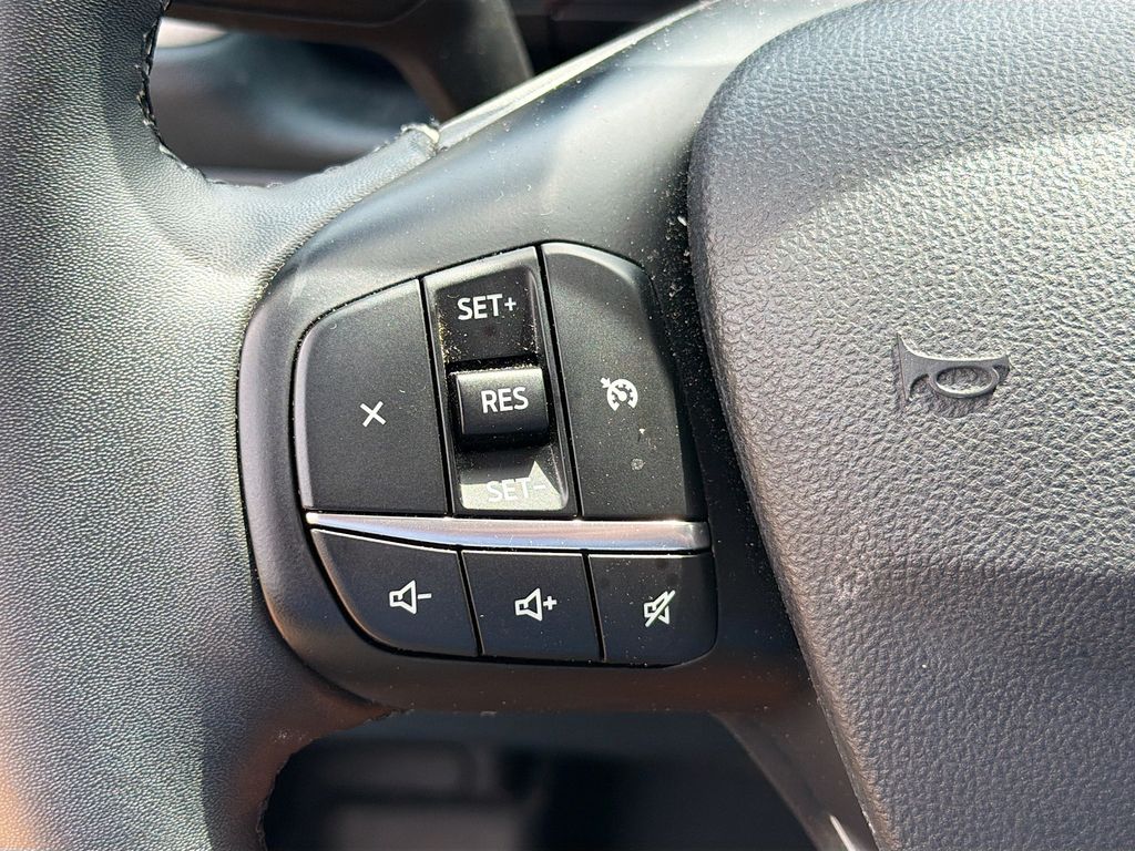 Used 2023 Green Ford XLT image 16
