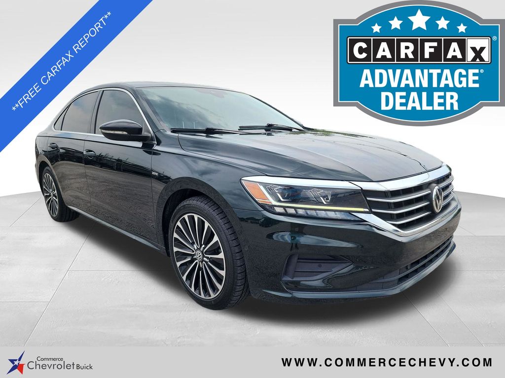 Green 2022 Volkswagen Passat Sedan Front-Wheel Drive 6-Speed Automatic