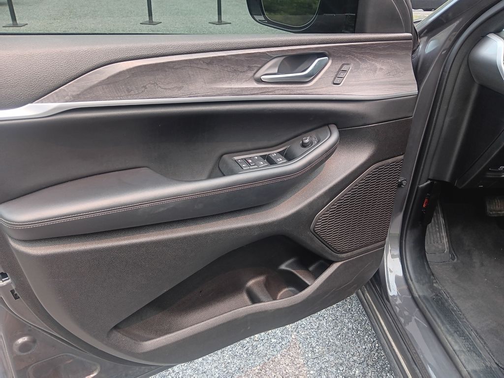 Used 2024 Jeep Grand Cherokee L SUV