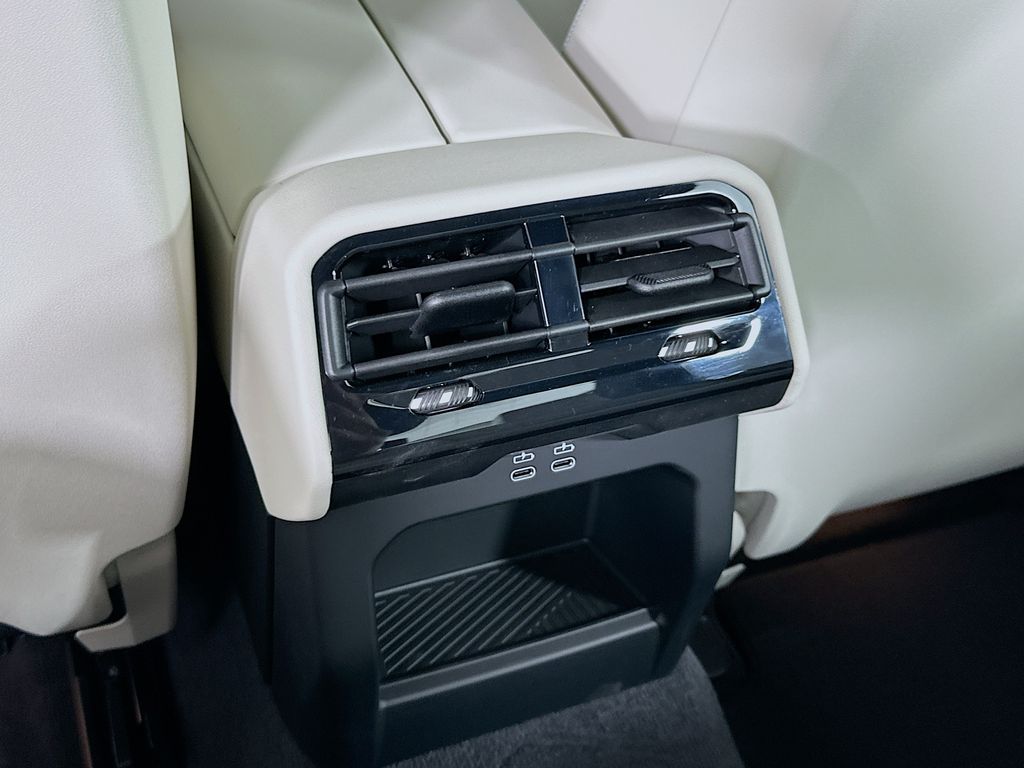 Thumbnail: 2026 BMW 5 Series - 18