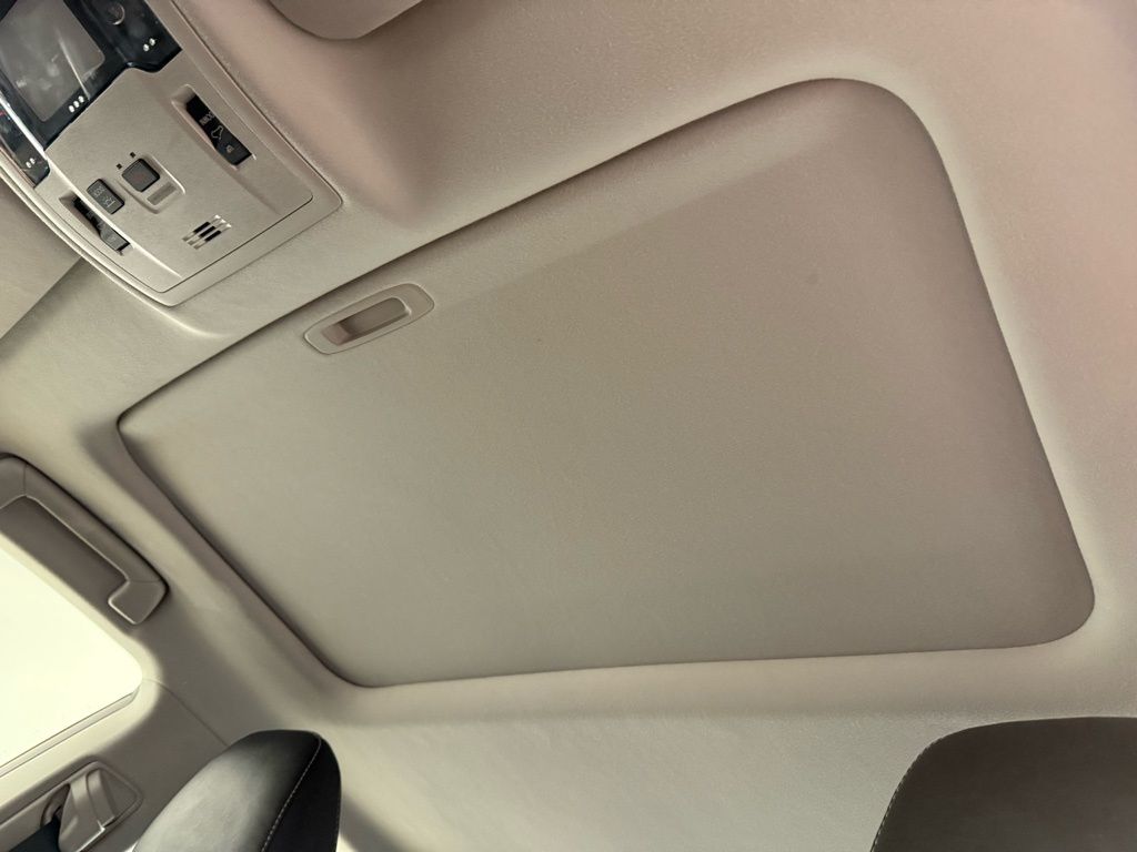 Thumbnail: 2017 Lexus ES - 17