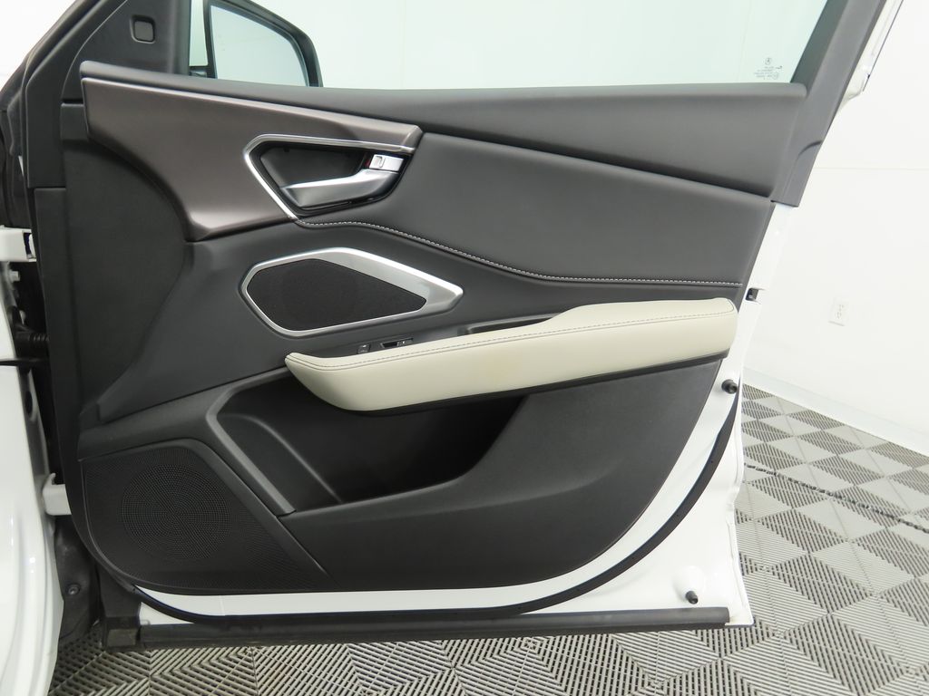 Thumbnail: 2025 Acura RDX - 25