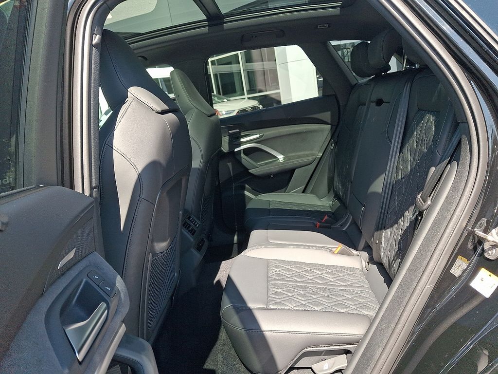 Thumbnail: 2026 Audi SQ5 - 7