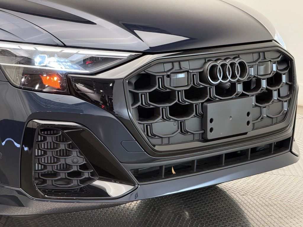 Thumbnail: 2026 Audi Q8 - 2
