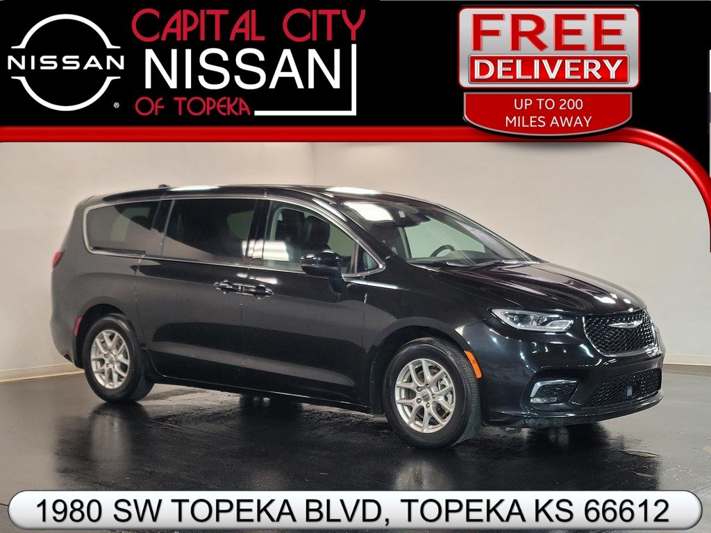 2023 Chrysler Pacifica Touring L photo