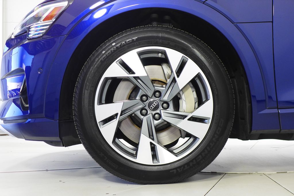 Thumbnail: 2022 Audi e-tron - 5