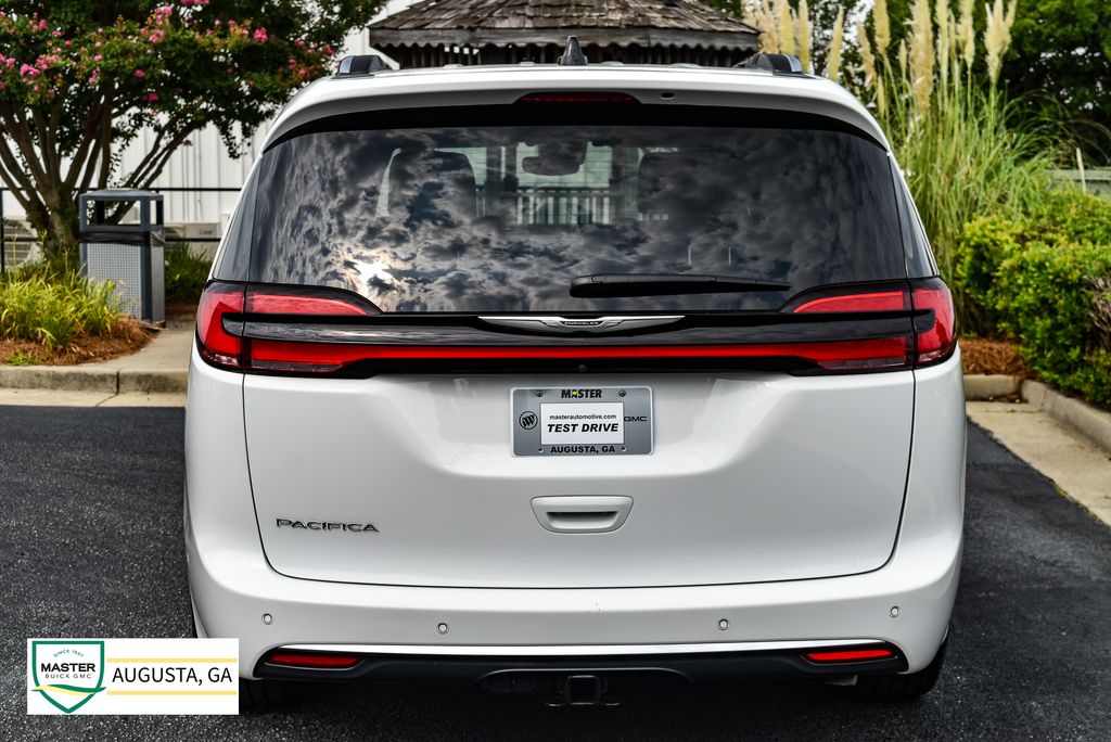 Used 2025 Chrysler Pacifica Van