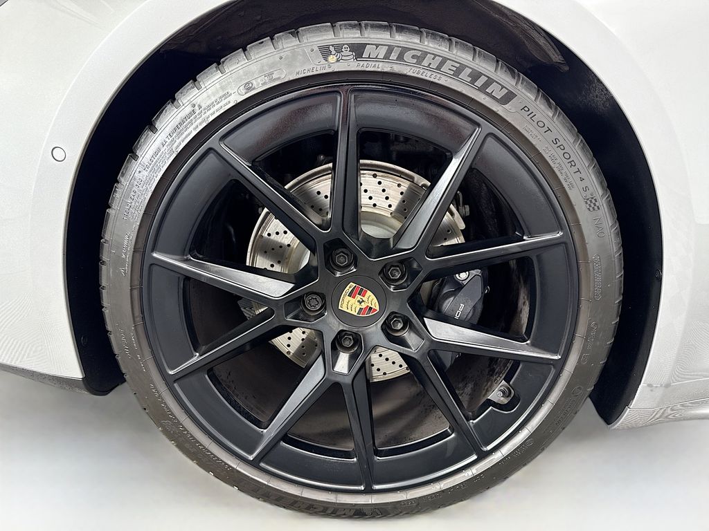 Thumbnail: 2025 Porsche 911 - 30