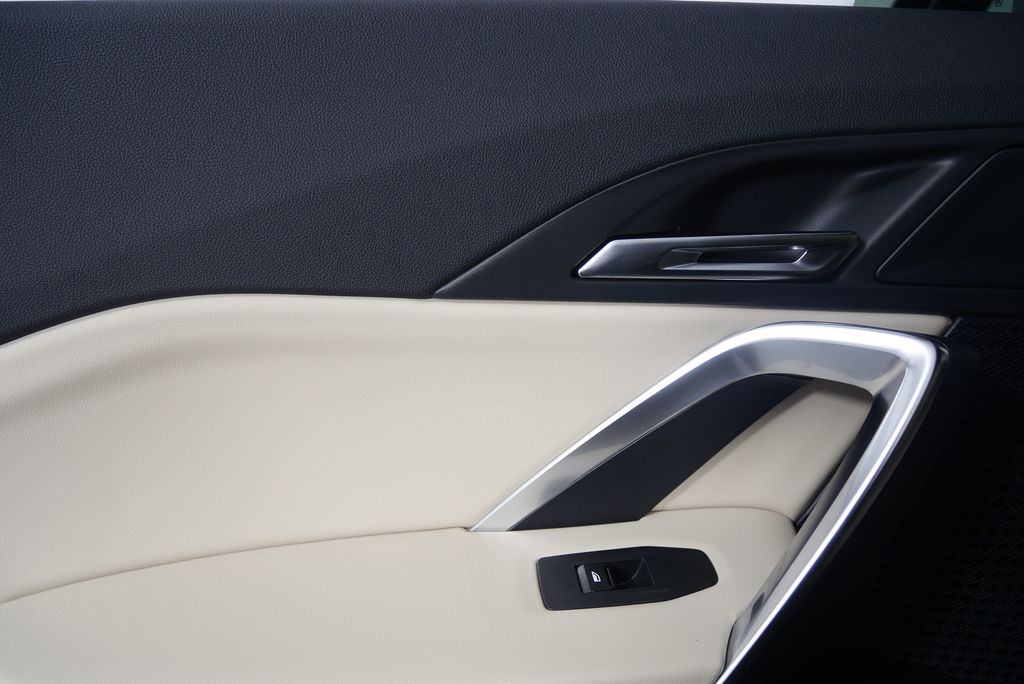 Thumbnail: 2025 BMW X1 - 13