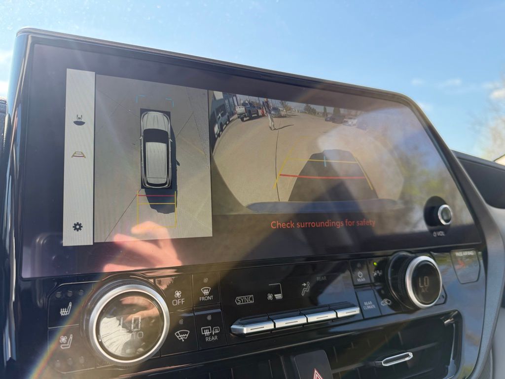 used 2023 Toyota Highlander car, priced at $37,903