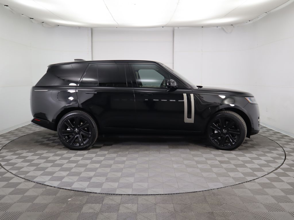 2023 Land Rover Range Rover SE 4