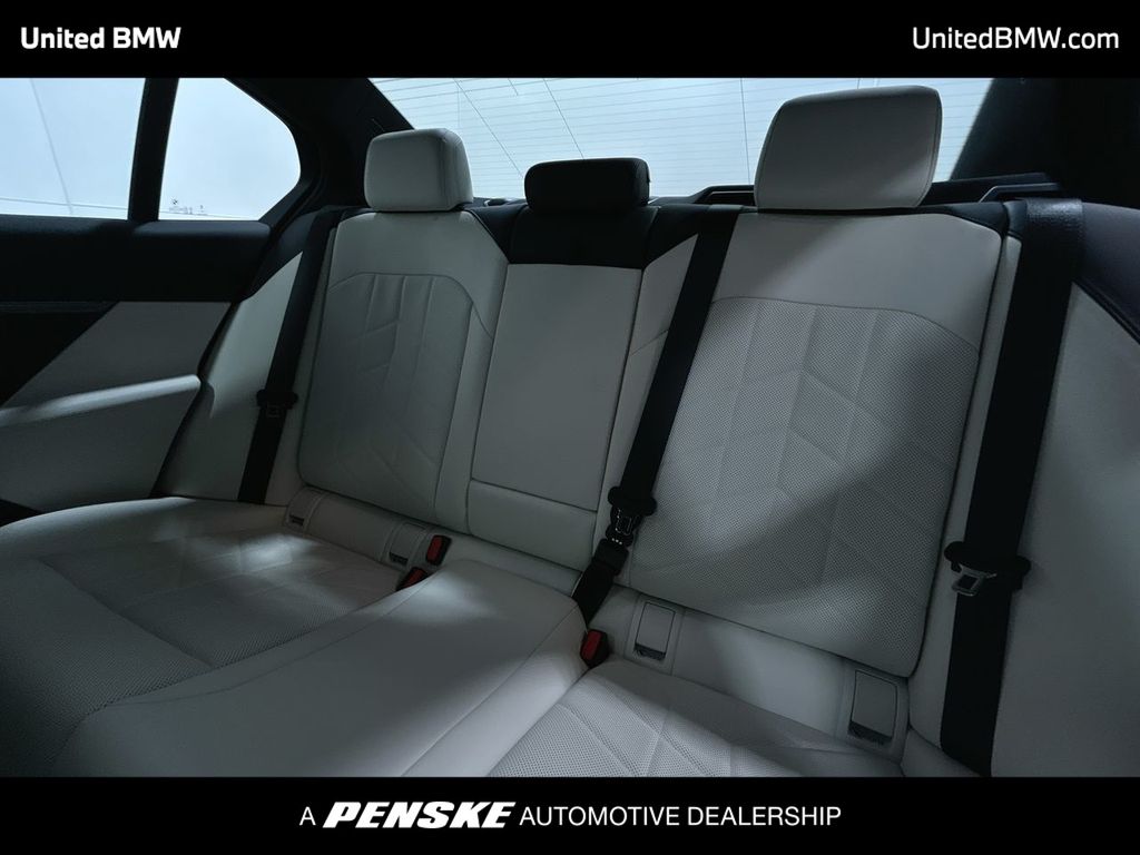 Thumbnail: 2026 BMW 5 Series - 21