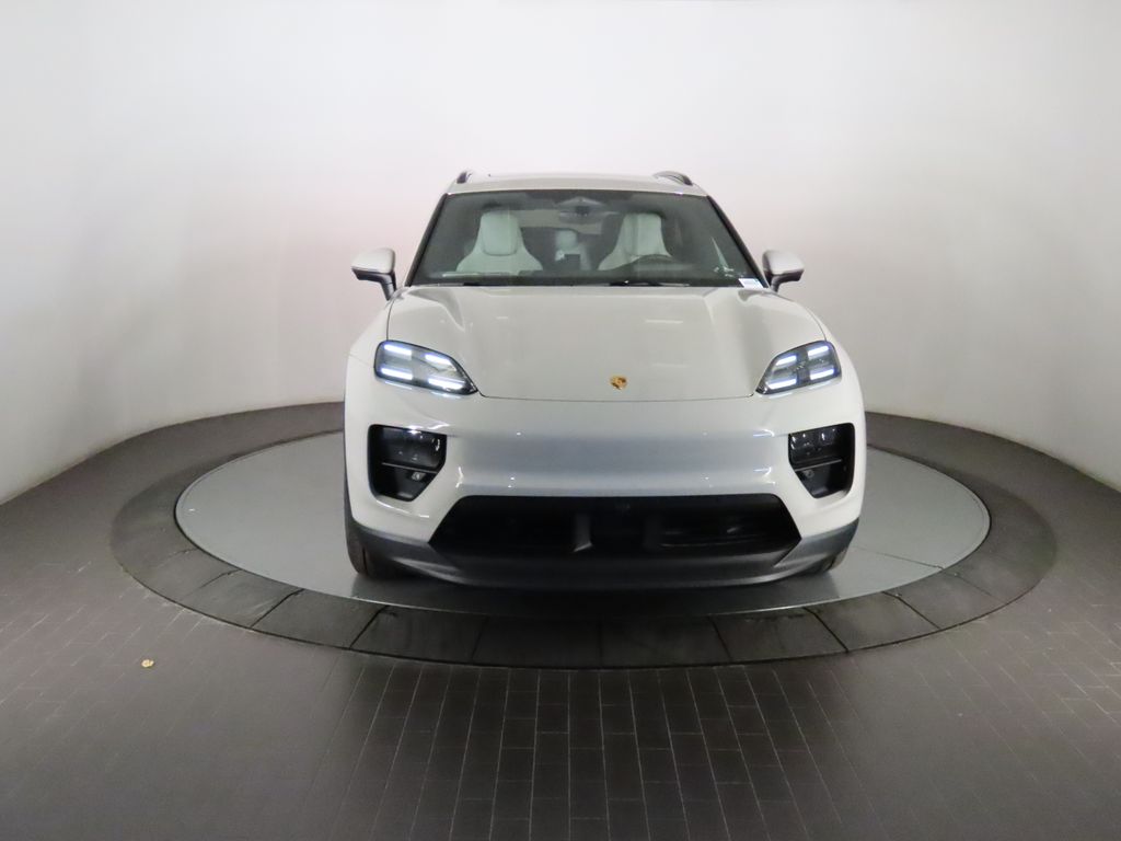 Thumbnail: 2026 Porsche Macan - 10