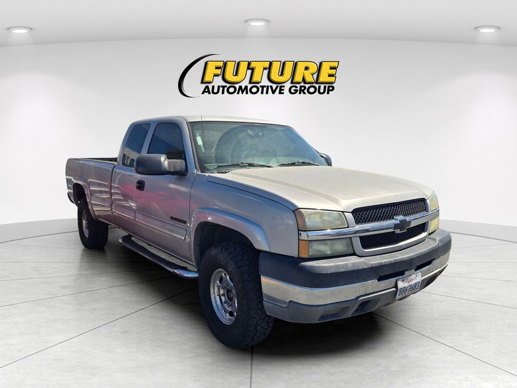 Silver Birch Metallic 2004 Chevrolet Silverado 2500HD Pickup Truck Four-Wheel Drive 4-Speed Automatic Overdrive