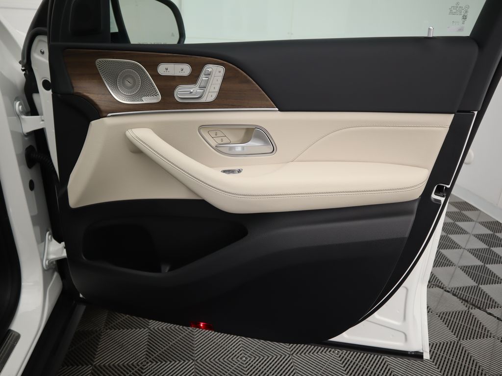 2025 Mercedes-Benz GLS 450 4MATIC 28