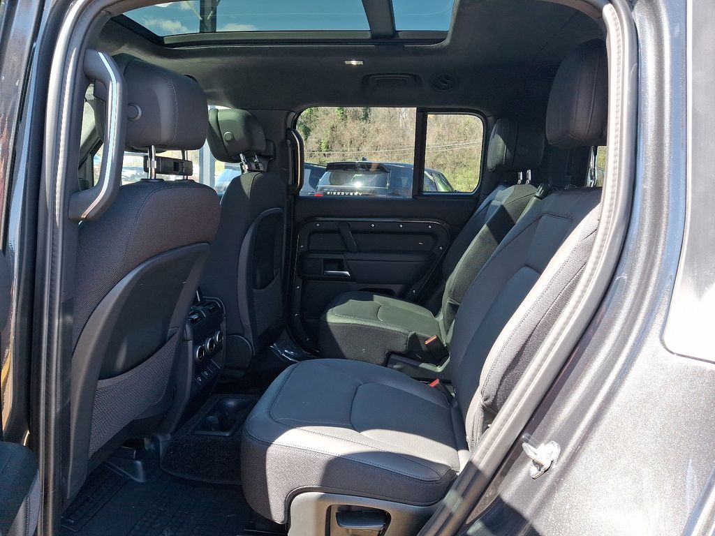 2025 Land Rover Defender 130 8