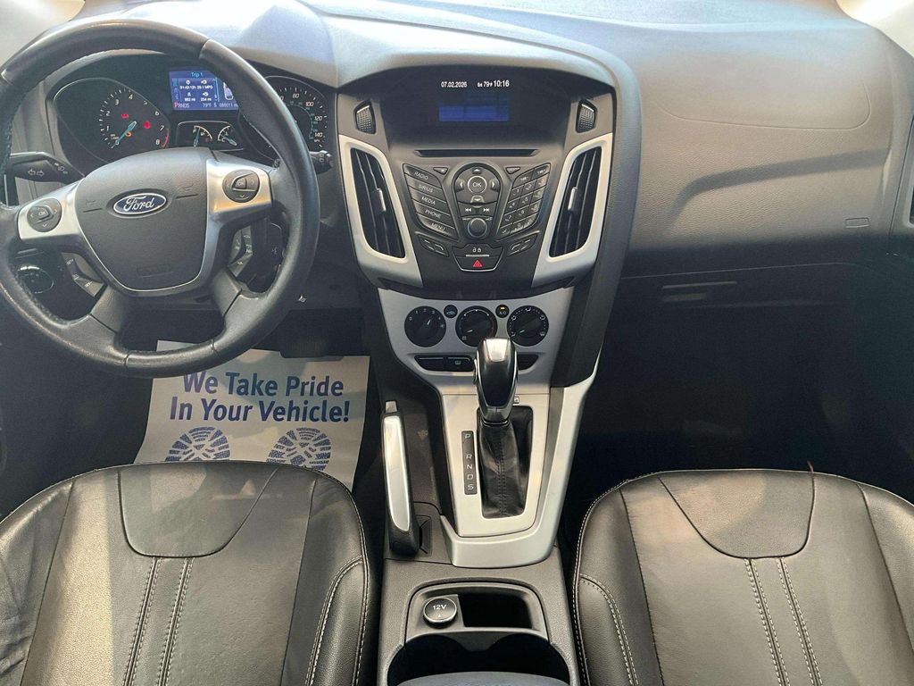 Used 2013 Race Red Ford SE image 27