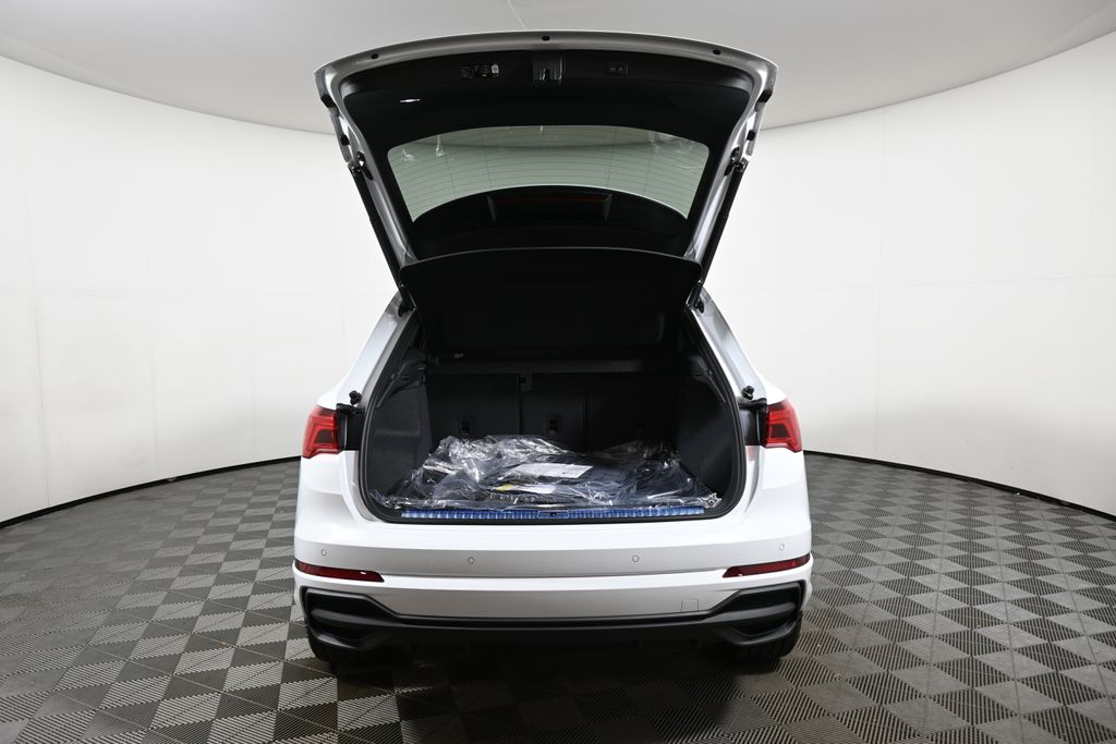 Thumbnail: 2025 Audi Q3 - 31