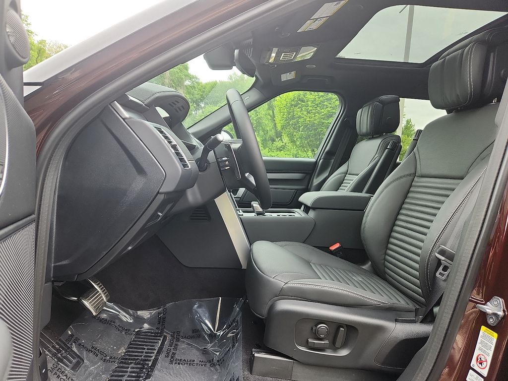 Thumbnail: 2026 Land Rover Discovery - 6