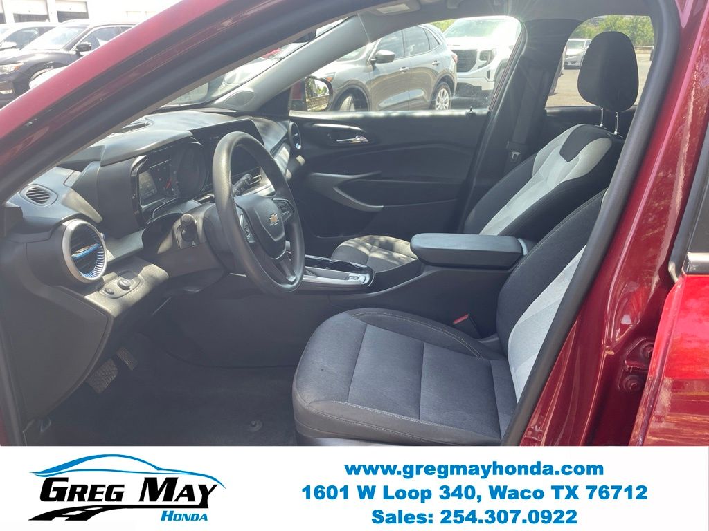 2025 Chevrolet Trax LS - 11