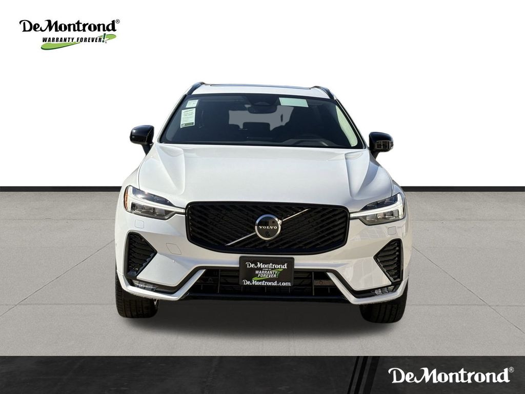 New 2026 Crystal White Volvo B5 Plus image 2