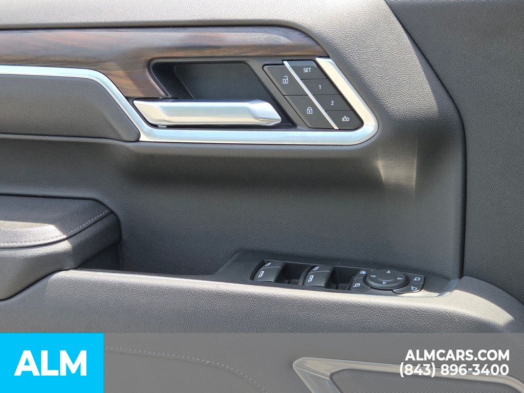 Used 2025 Titanium GMC SLT image 30
